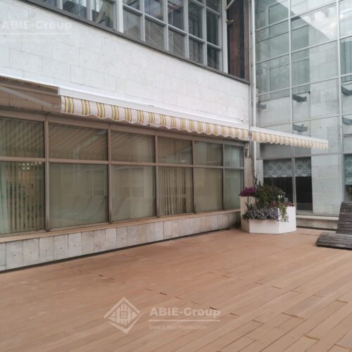 Фотографии выполненных работ компании «ABIE-GROUP» полукассетной маркизы GS-660 для банка России. ул.Свободы, 57к1, Москва.