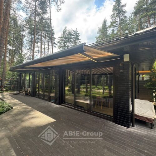 Фотографии выполненных работ компании «ABIE-GROUP» кассетной маркизы Cassette на террасу частного дома. г.Щёлково, Московская область