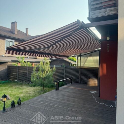 Фотографии выполненных работ компании «ABIE-GROUP» открытой Испанской маркизы Classic с металлической фермой. г.Химки, Московская область.